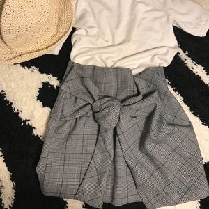 Plaid mini skied with a knot. #Forever21